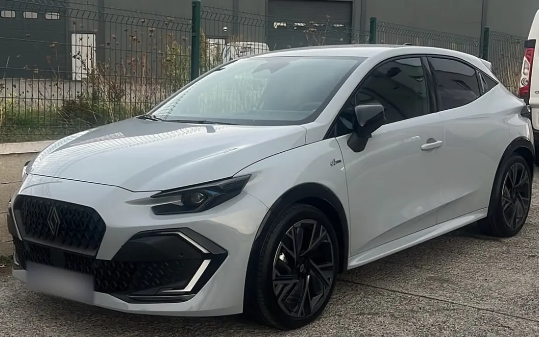 Renault Clio 6 Alpine grise proposée en location par Auto Francilien