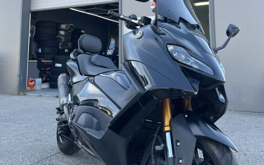 Yamaha T-MAX 560 en location chez Auto Francilien
